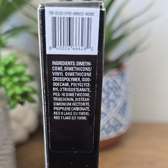 Fenty - Fenty Icon Velvet Liquid Lipstick in The MVP​​ - Picture 5 of 16